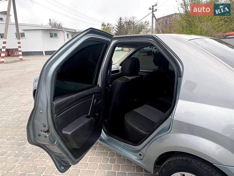 Седан Renault Logan 2010 в Кременчуці