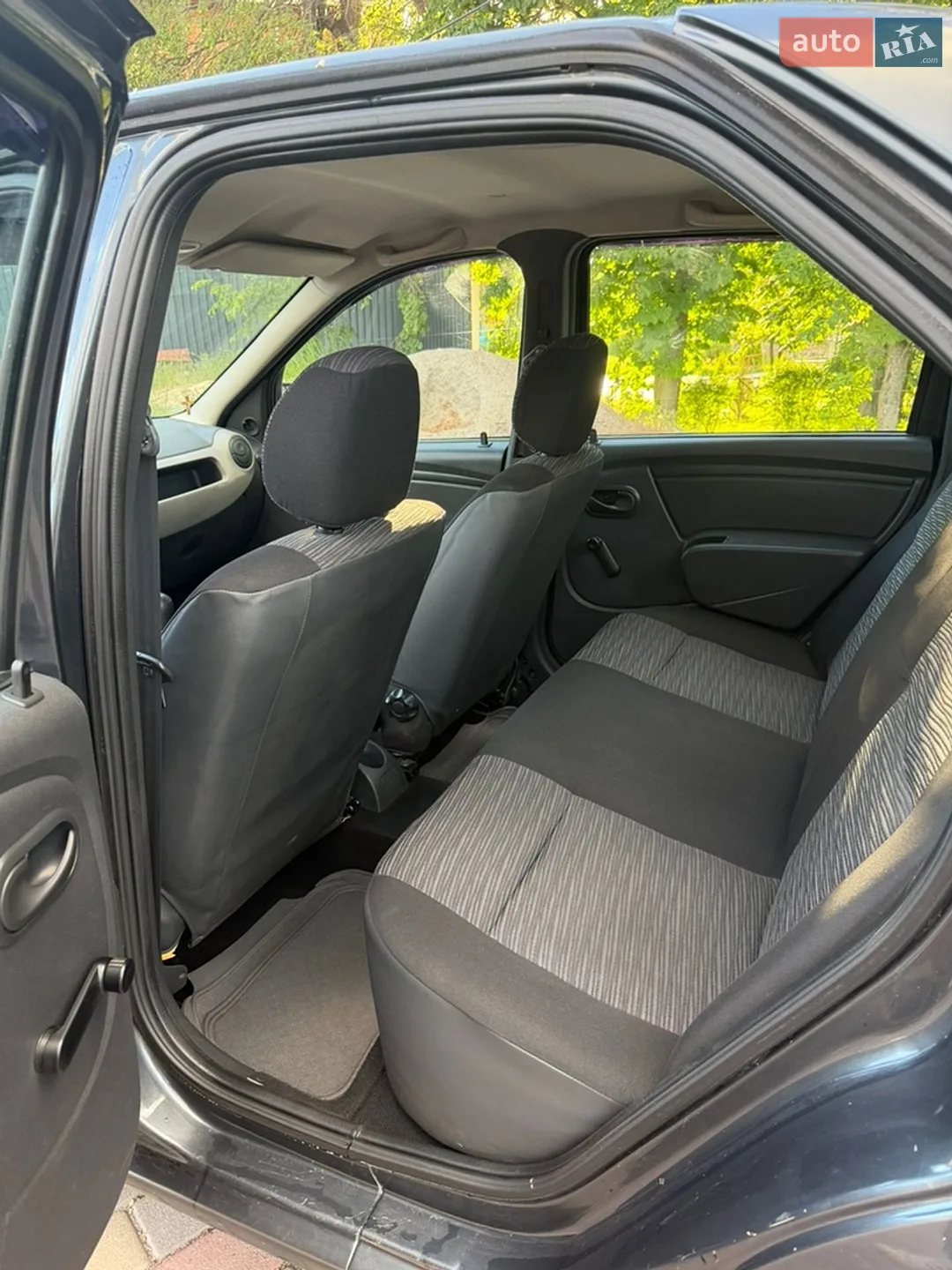 2010 Renault Logan - мініатюра 8
