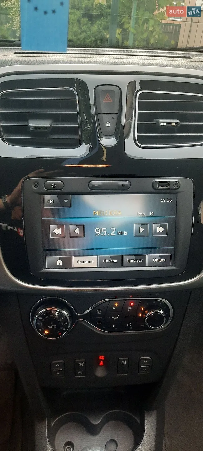2013 Renault Logan - мініатюра 10