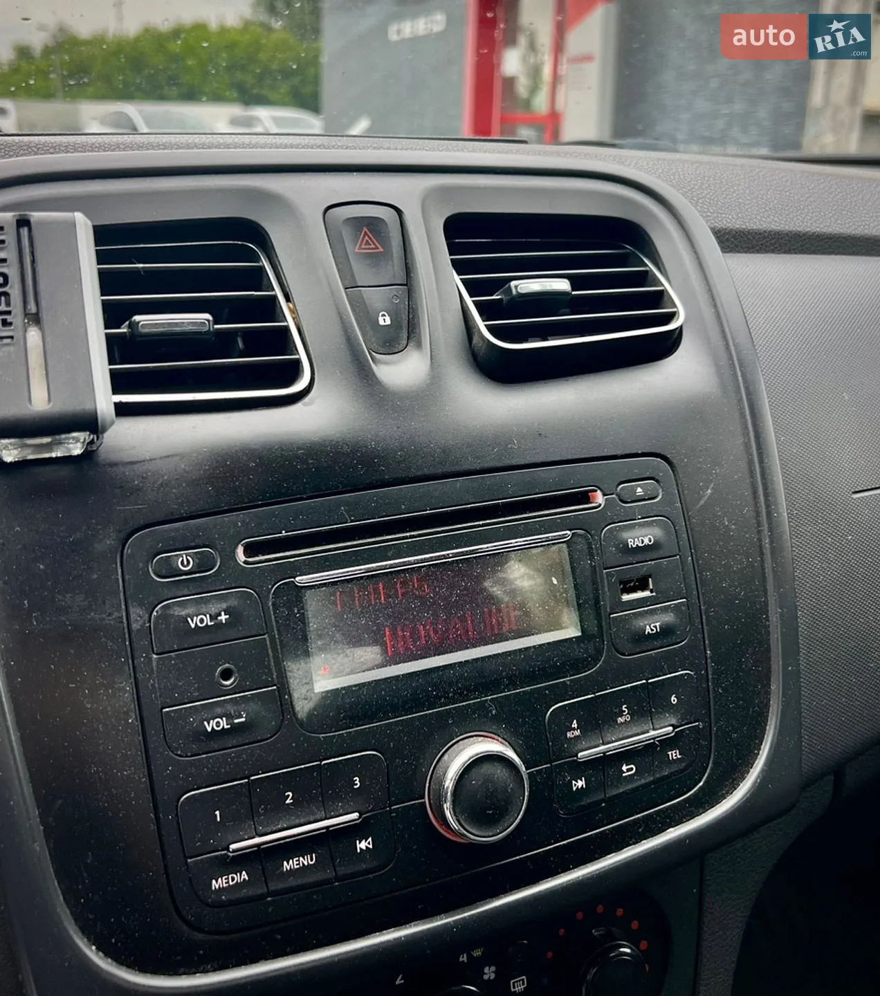 2013 Renault Logan - мініатюра 15