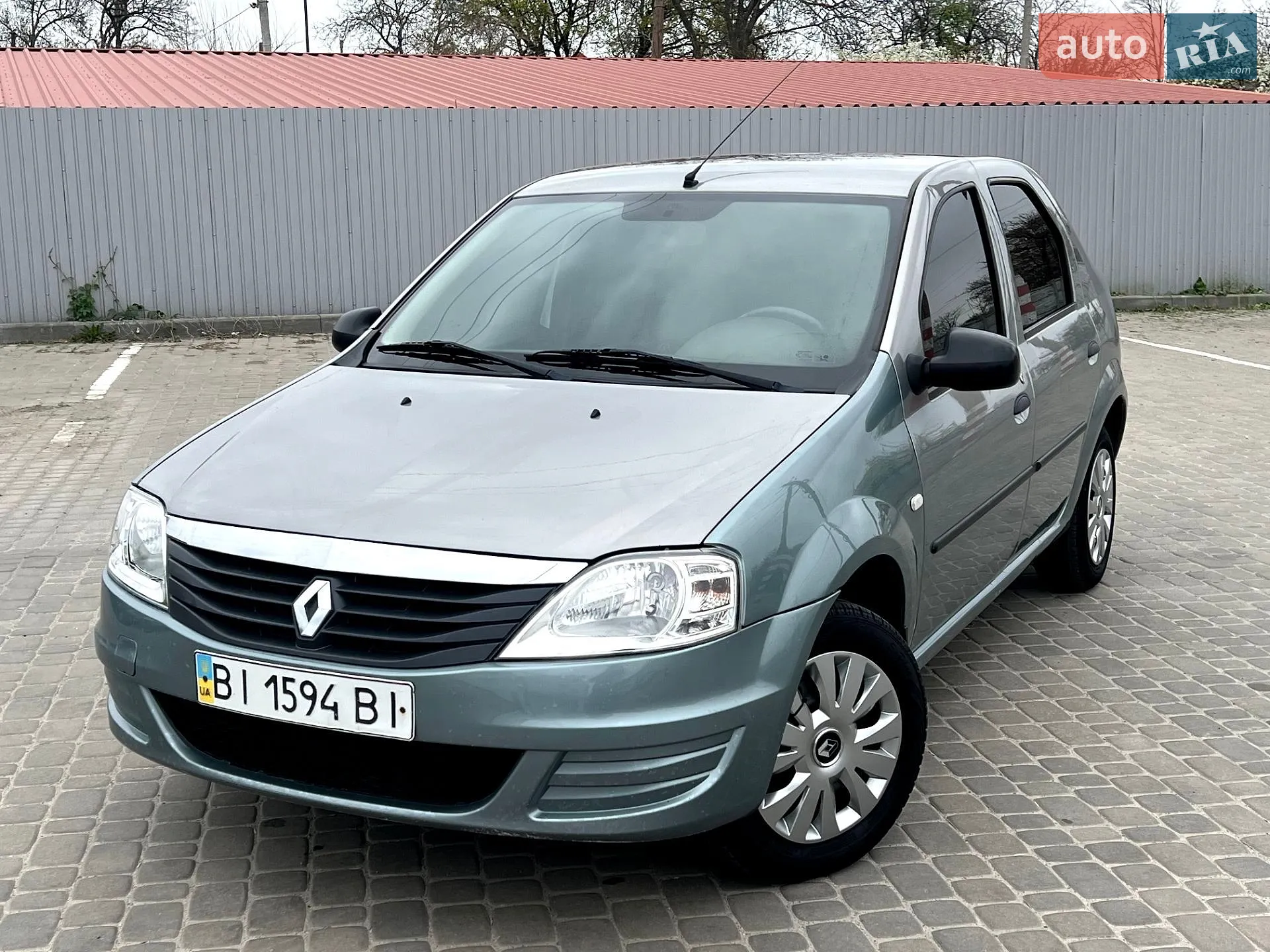 2010 Renault Logan - мініатюра 2