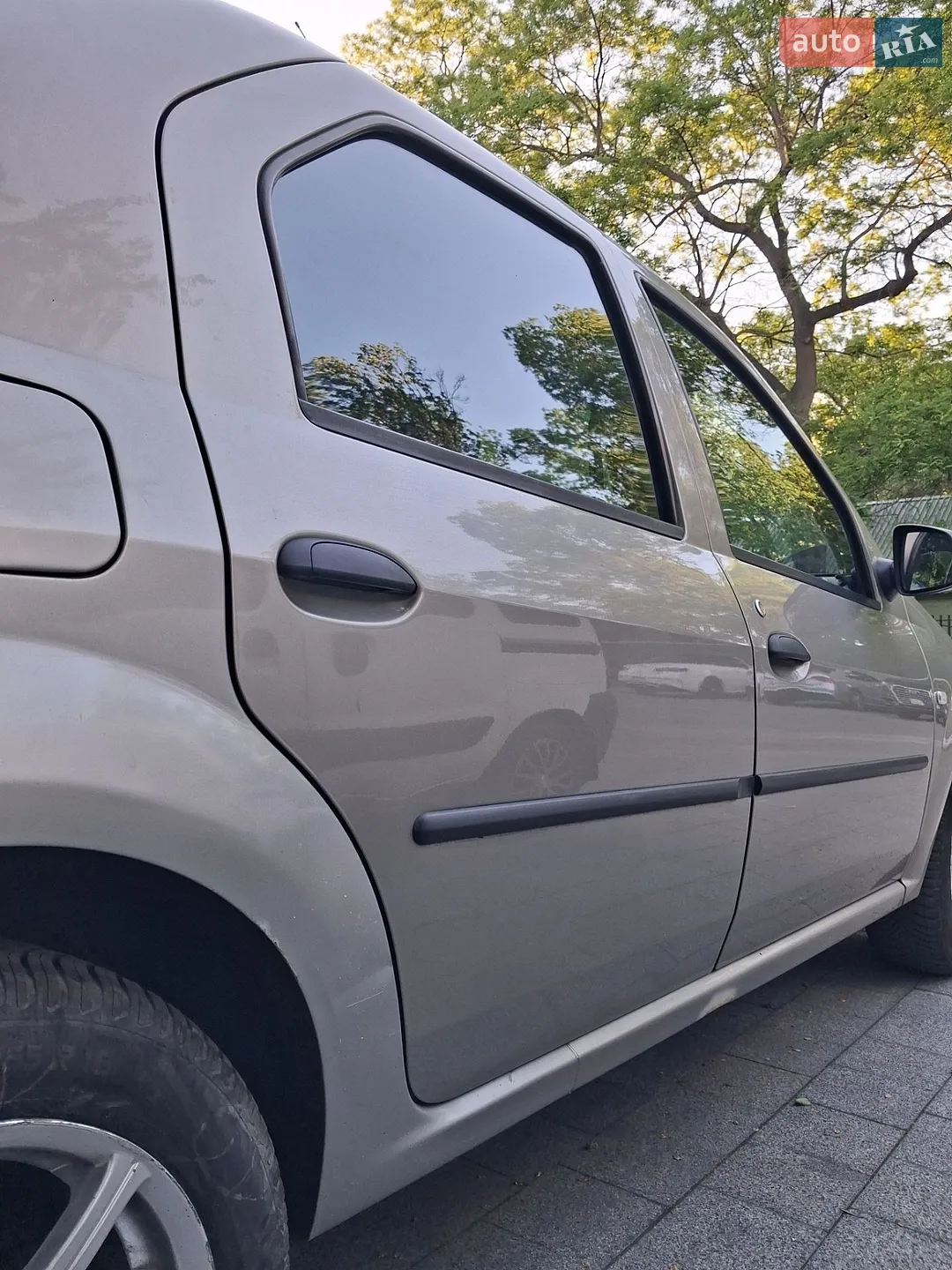 2010 Renault Logan - мініатюра 5