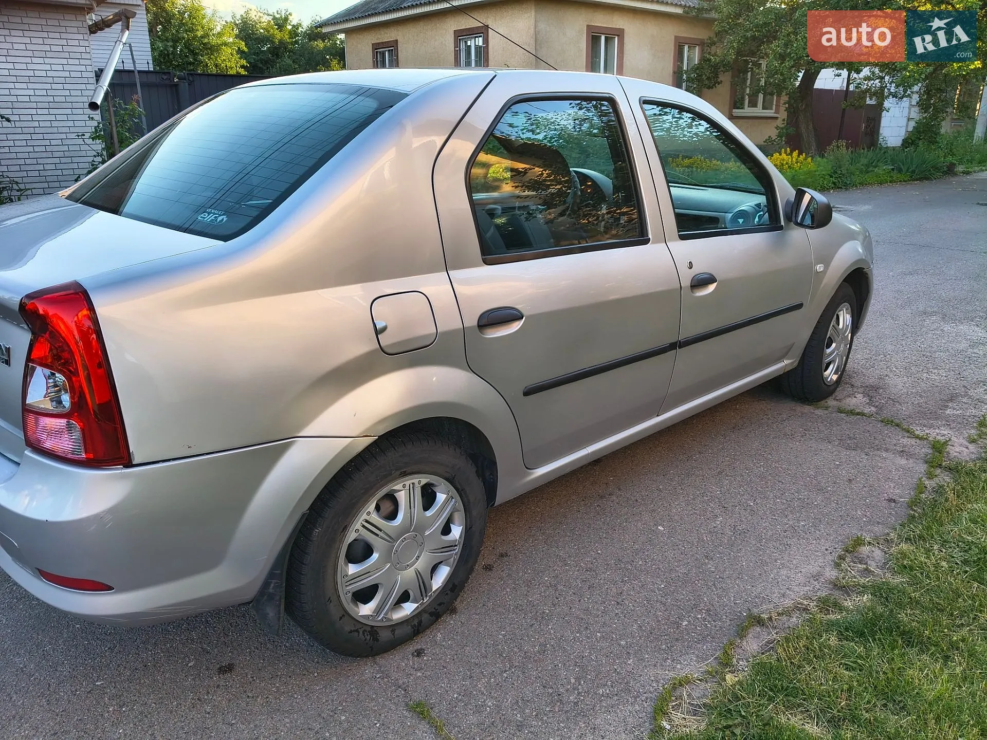 2011 Renault Logan - мініатюра 10