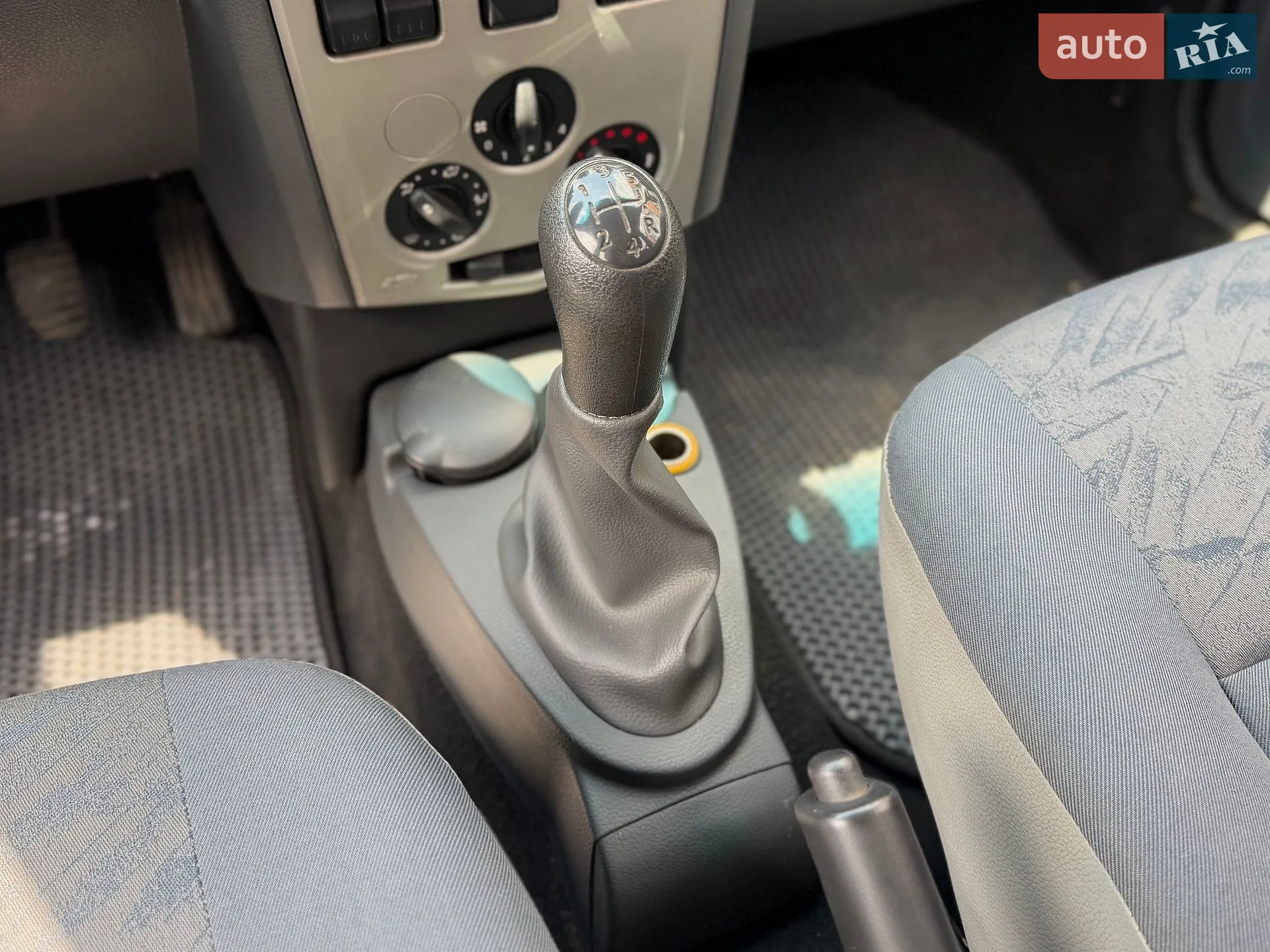 2010 Renault Logan - мініатюра 31
