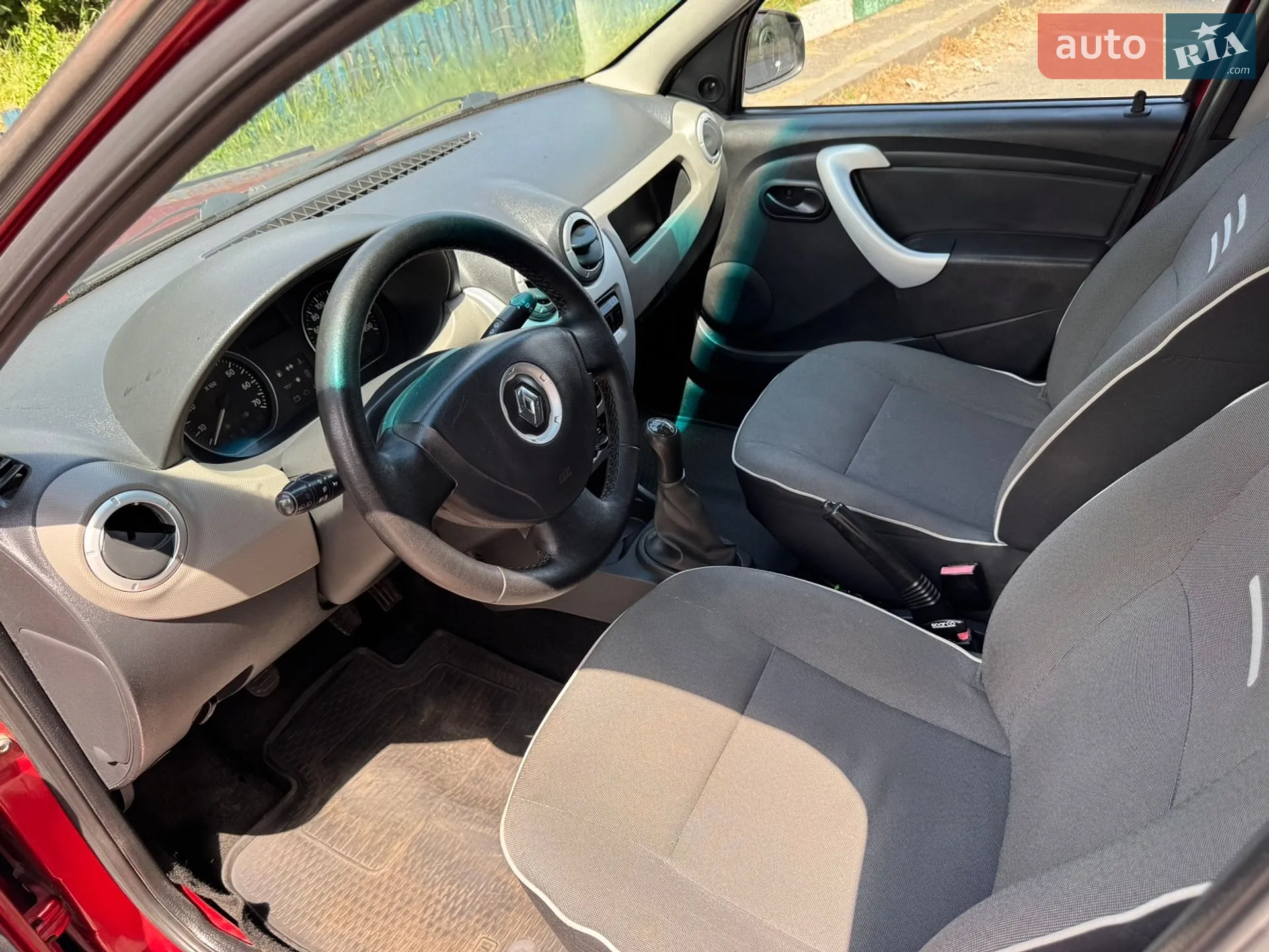 2012 Renault Logan - мініатюра 22