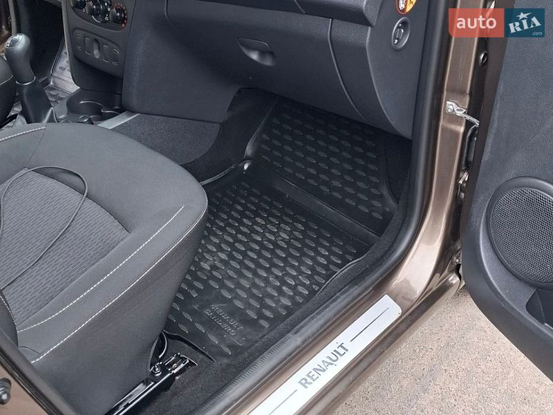 Седан Renault Logan 2017 в Луцке