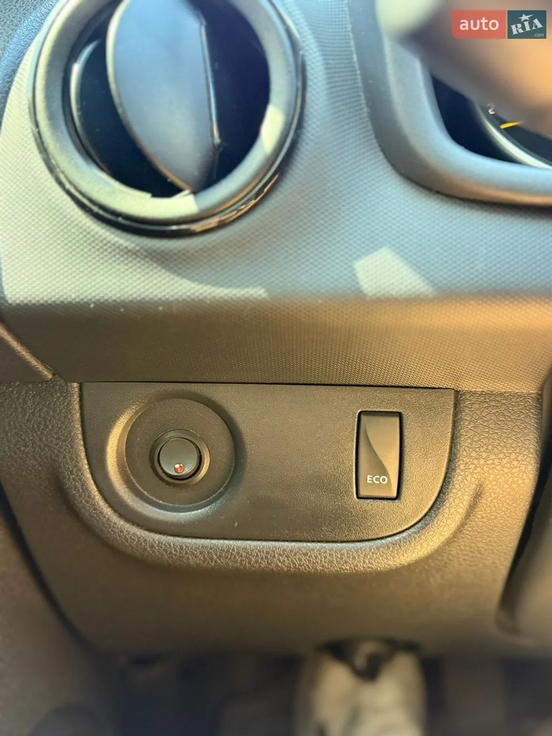 2017 Renault Logan - мініатюра 21