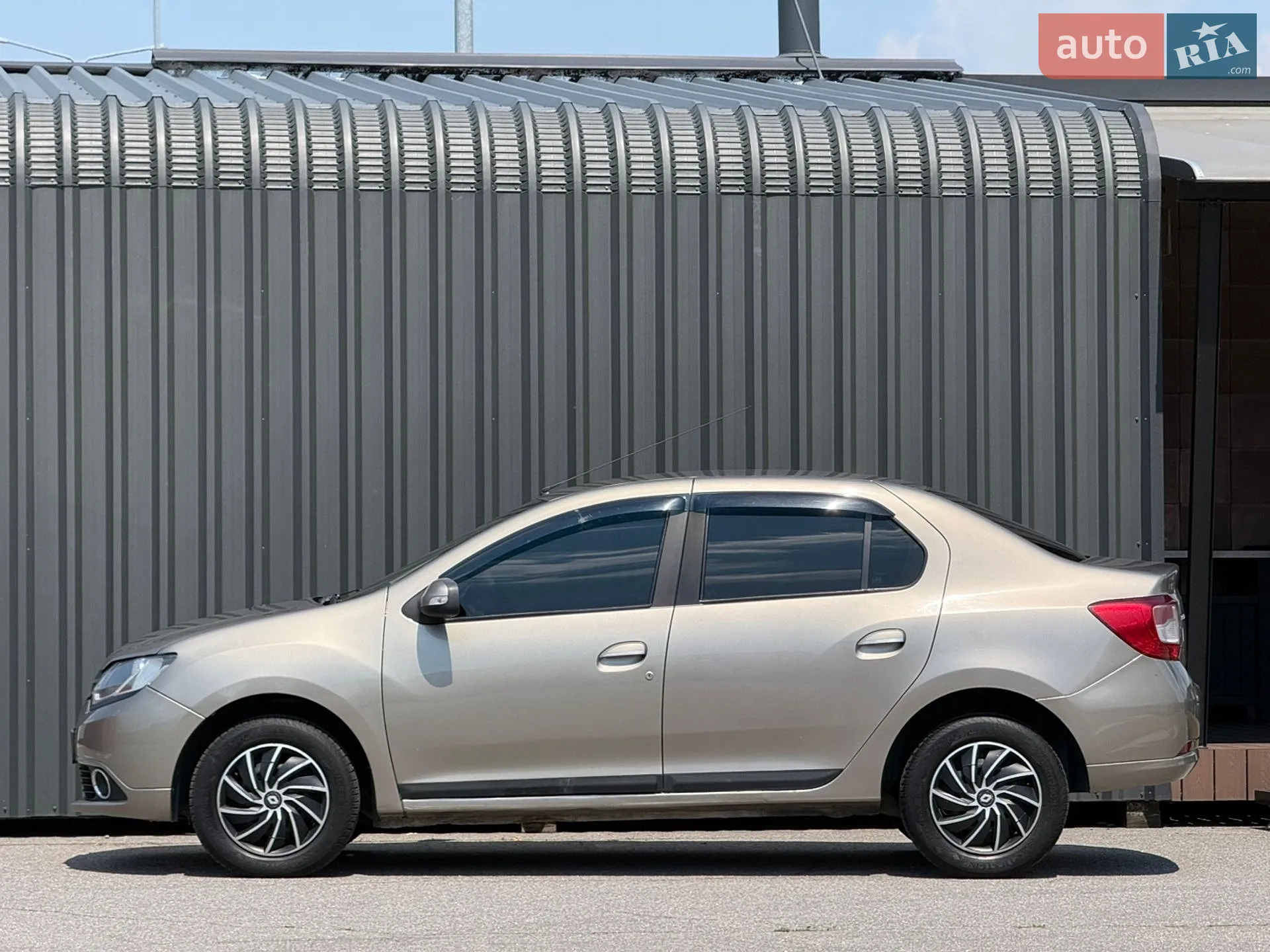 2013 Renault Logan - мініатюра 10