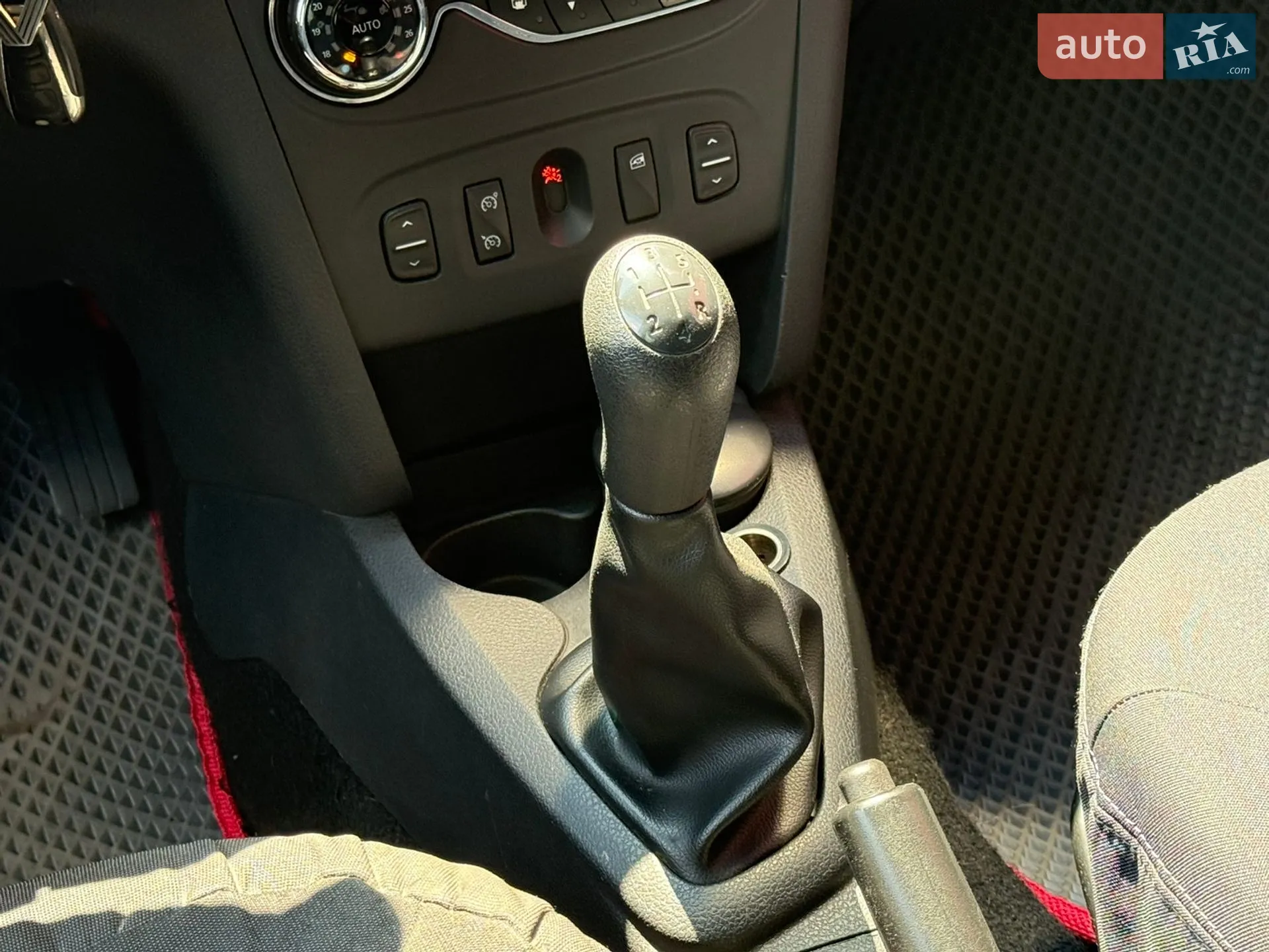2013 Renault Logan - мініатюра 24