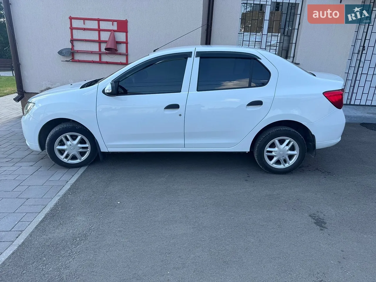 2014 Renault Logan - мініатюра 18