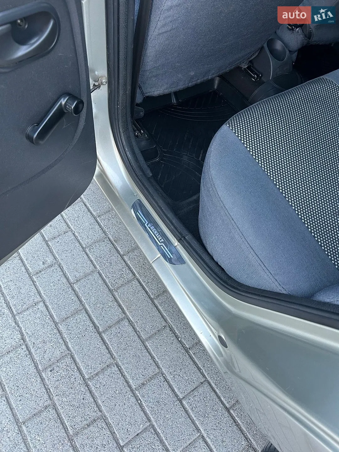 2010 Renault Logan - мініатюра 20