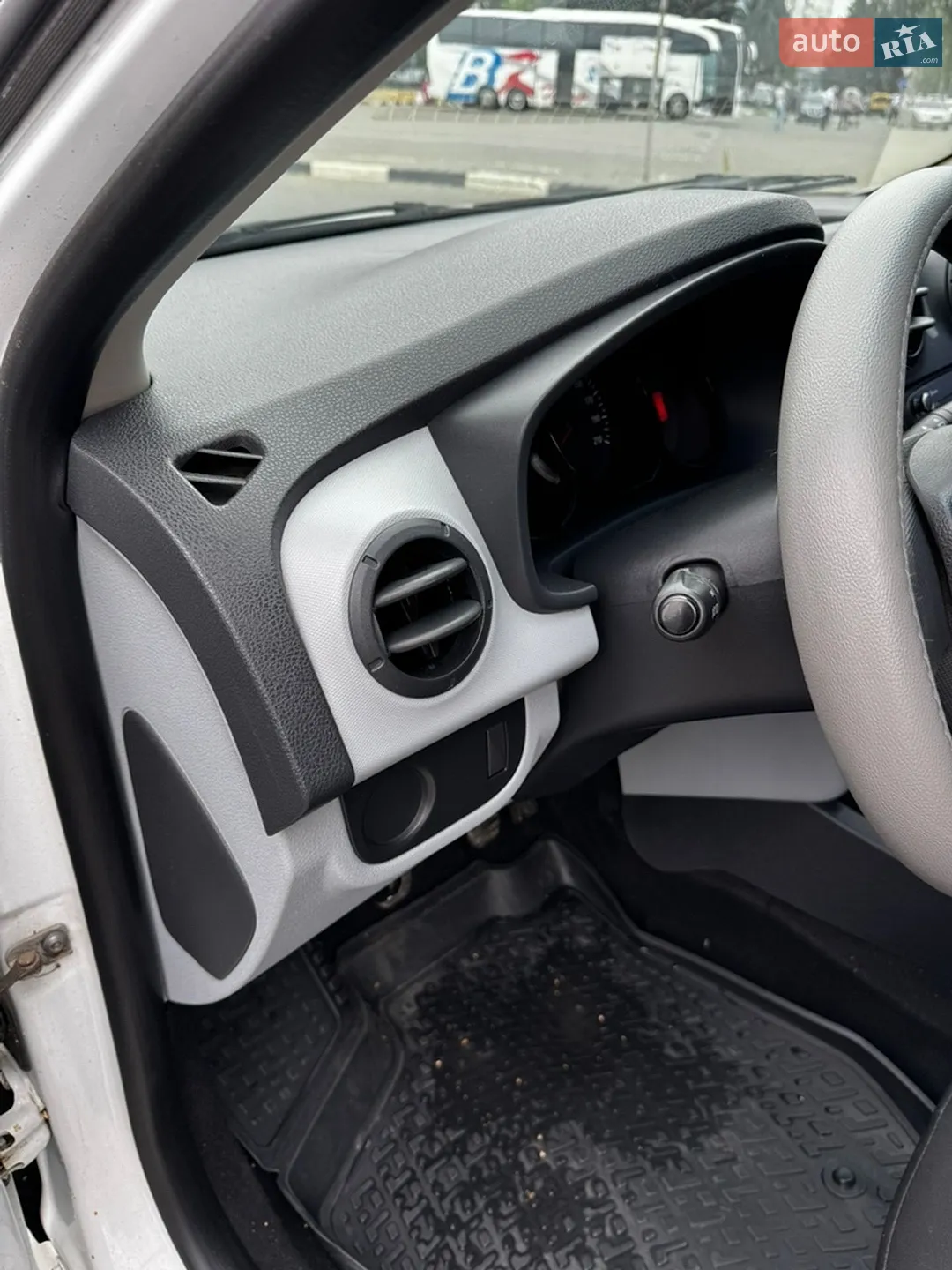 2014 Renault Logan - мініатюра 26