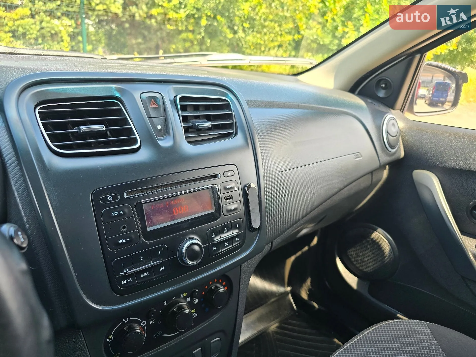 2013 Renault Logan - мініатюра 34