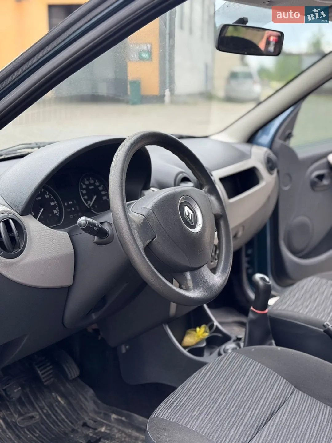 2011 Renault Logan - мініатюра 11