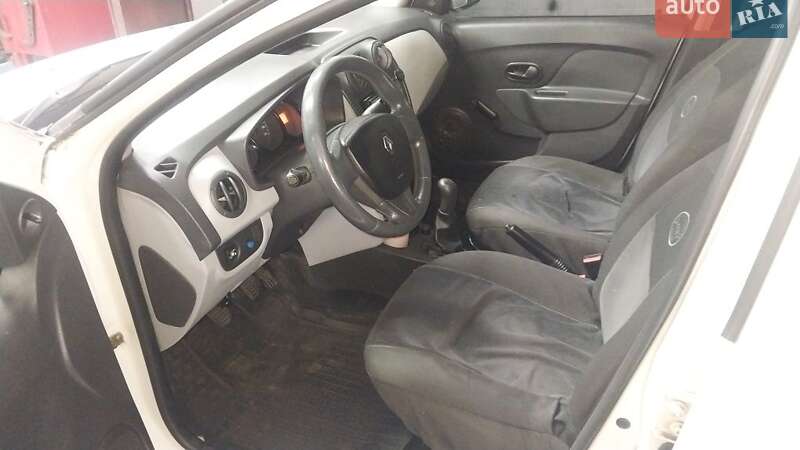 Седан Renault Logan 2014 в Чернігові