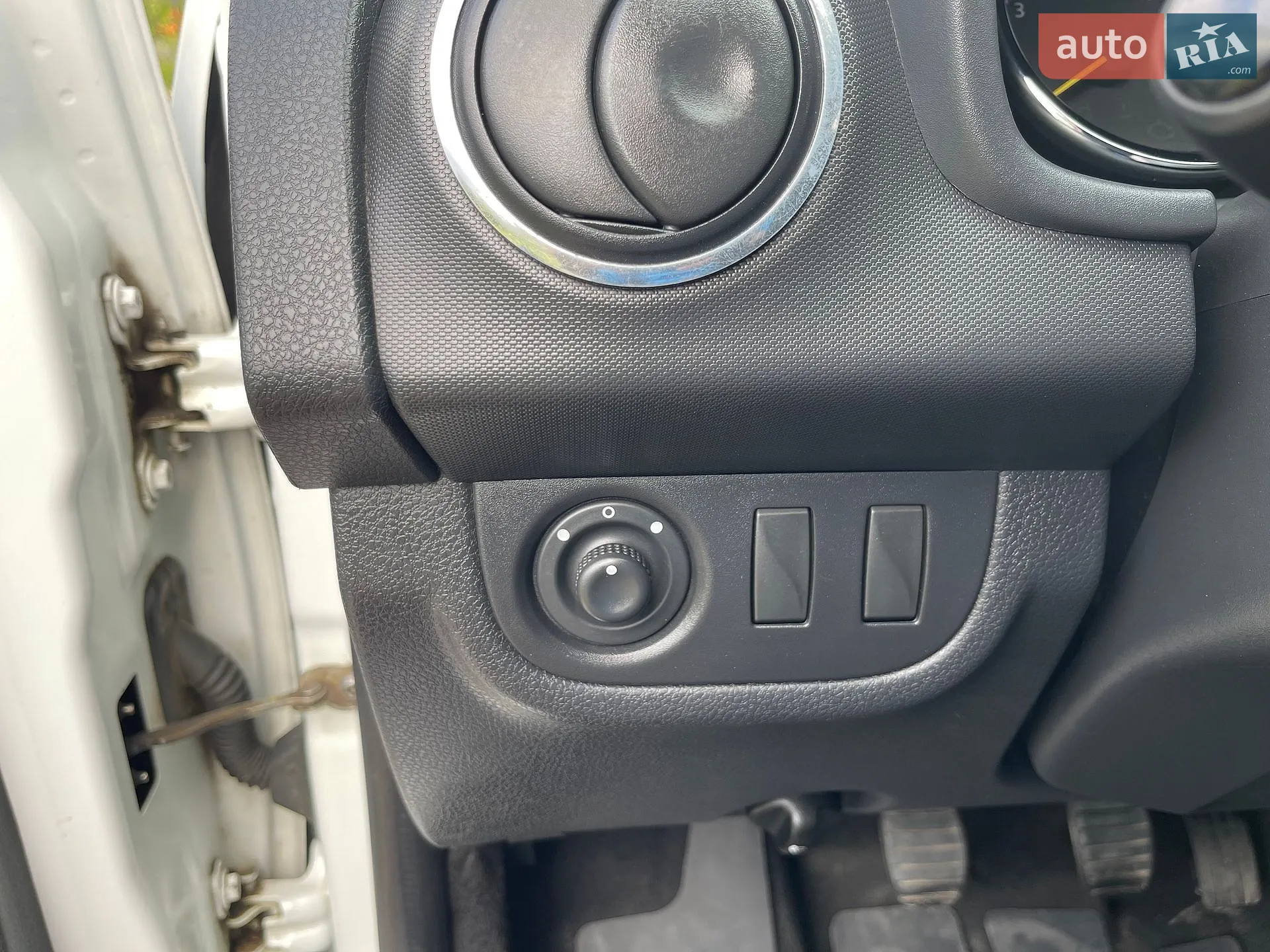 2015 Renault Logan - мініатюра 21