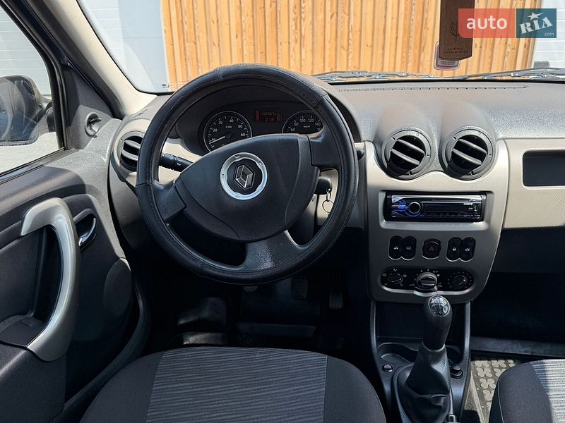 Седан Renault Logan 2011 в Львові