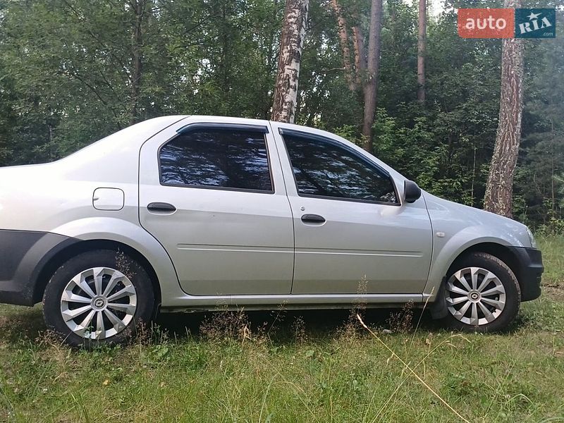 Седан Renault Logan 2013 в Чернігові