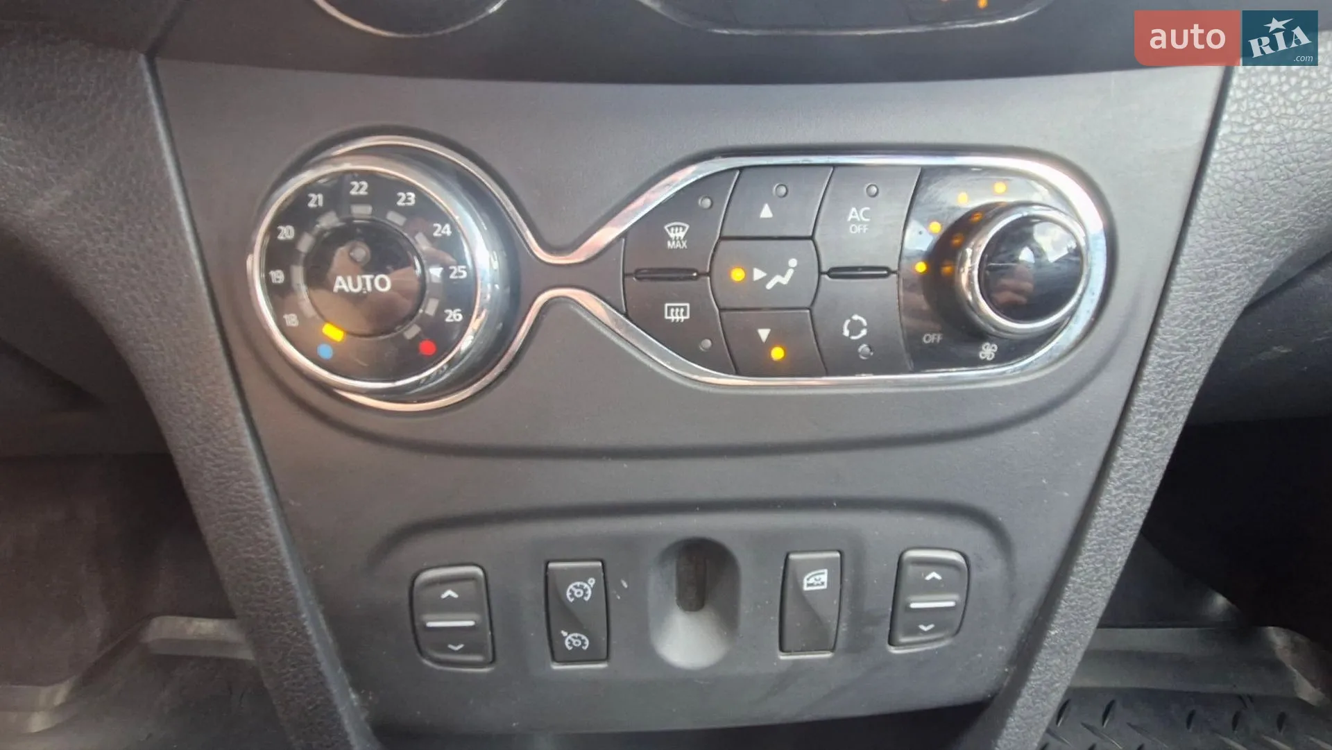 2015 Renault Logan - мініатюра 17