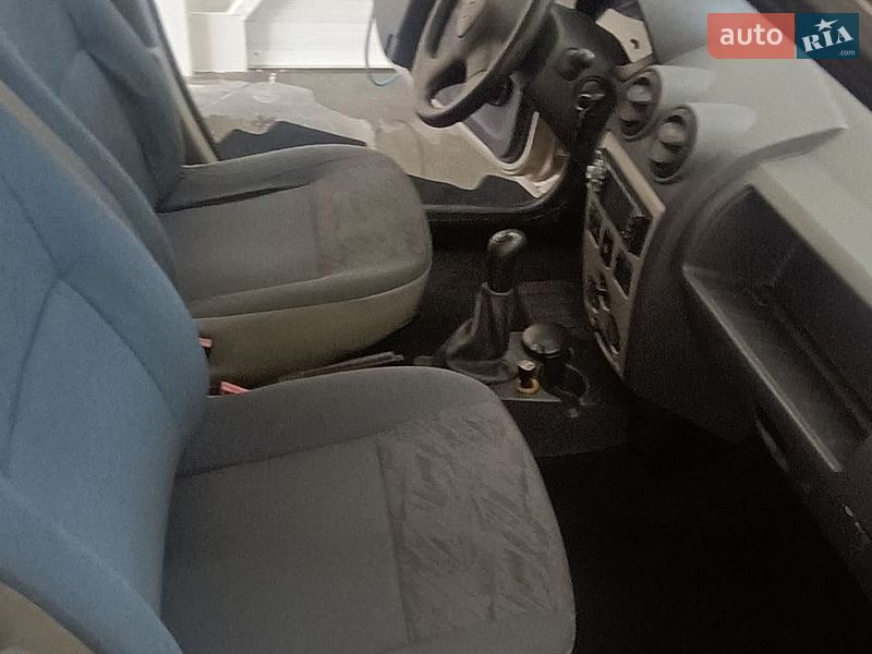 Универсал Renault Logan 2009 в Святопетровское фото 11 Универсал Renault Logan 2009 в Святопетровское