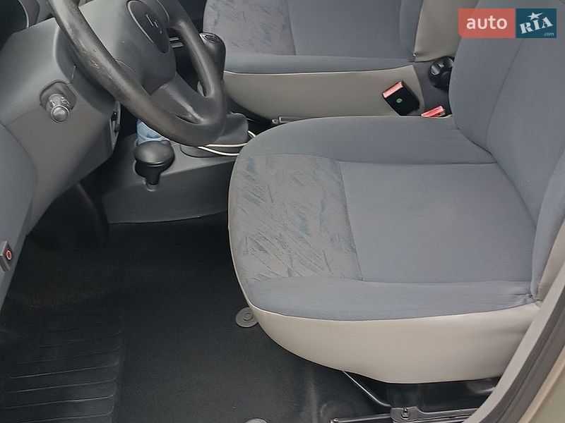Универсал Renault Logan 2009 в Святопетровское фото 13 Универсал Renault Logan 2009 в Святопетровское