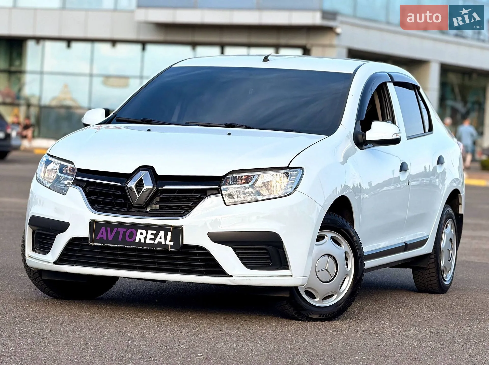 2020 Renault Logan - фото 1