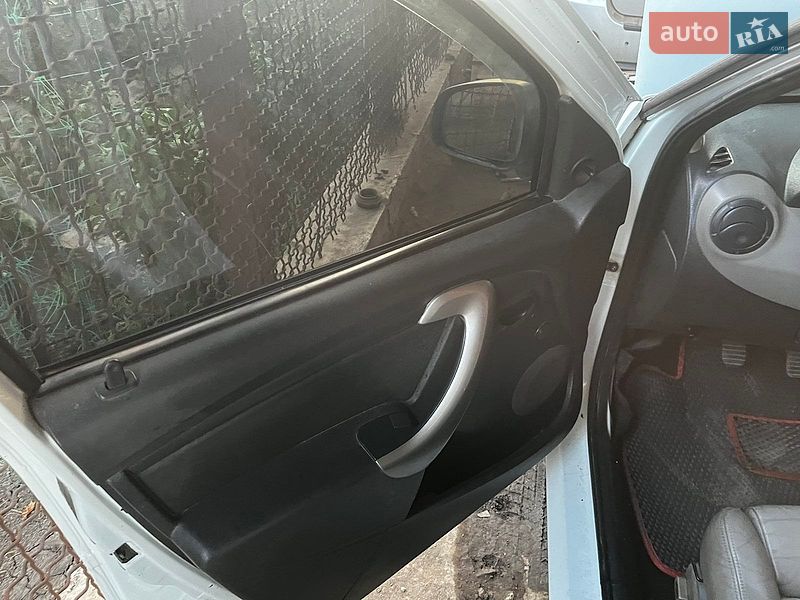 Седан Renault Logan 2010 в Кривому Розі фото 13 Седан Renault Logan 2010 в Кривому Розі