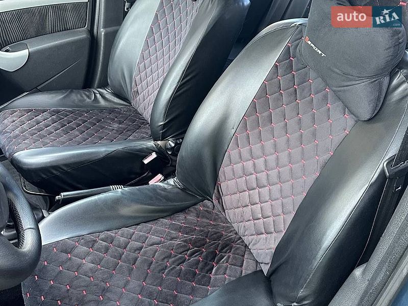 Седан Renault Logan 2011 в Києві