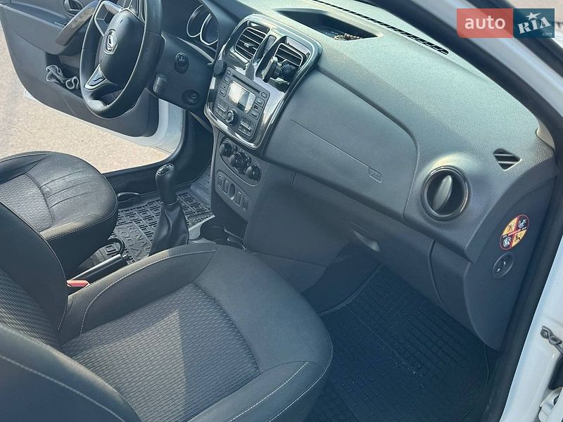Седан Renault Logan 2017 в Львове фото 33 Седан Renault Logan 2017 в Львове