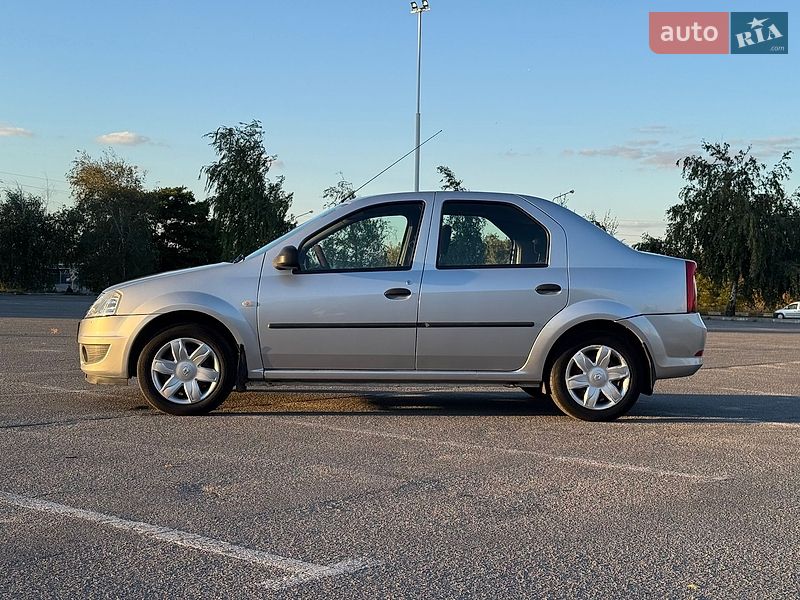 Седан Renault Logan 2011 в Запорожье