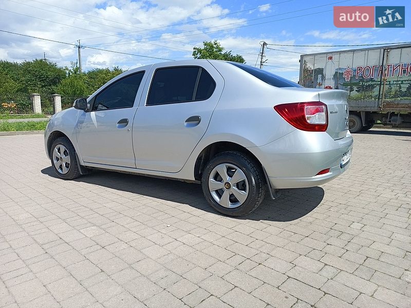 Седан Renault Logan 2015 в Івано-Франківську