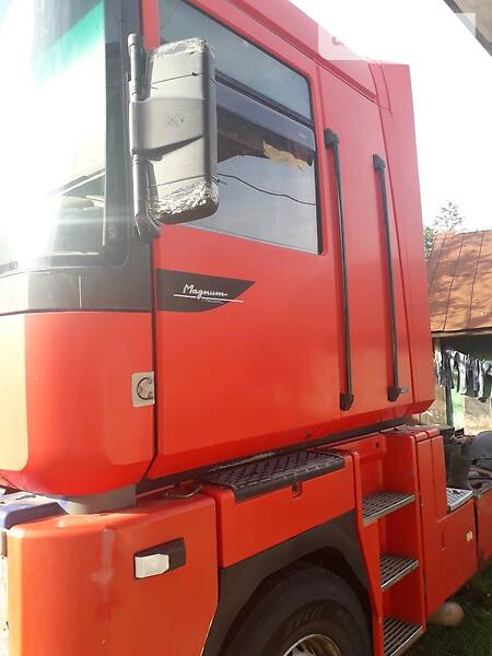 Renault Magnum