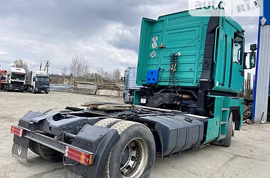 Тягач Renault Magnum 2000 в 