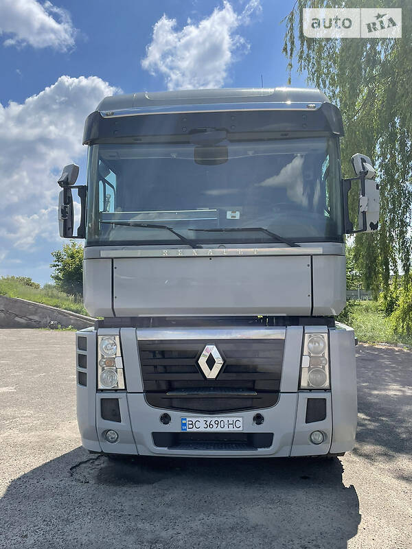 Тягач Renault Magnum 2011 в Мостиске