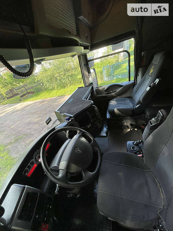 Тягач Renault Magnum 2011 в Мостиске