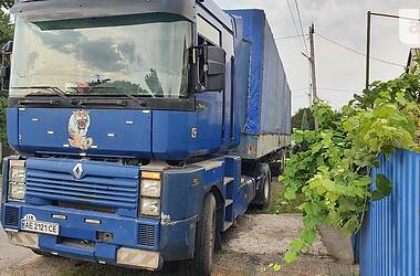 Тягач Renault Magnum 2000 в 