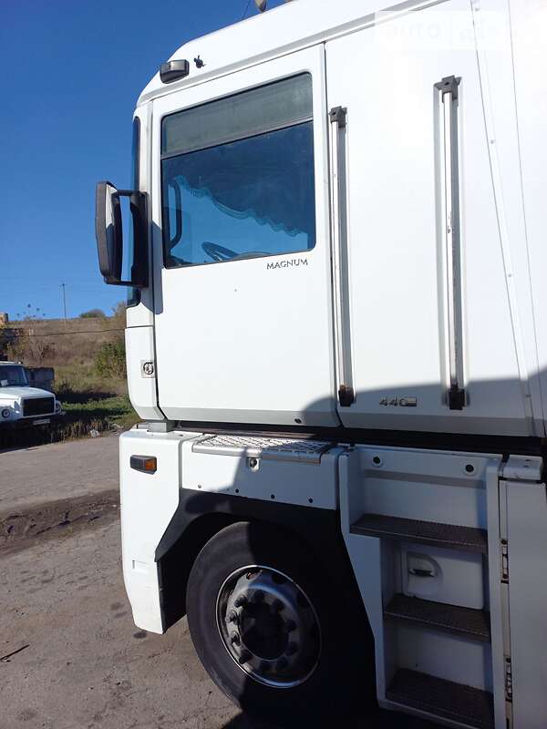 Тягач Renault Magnum 2005 в Харкові