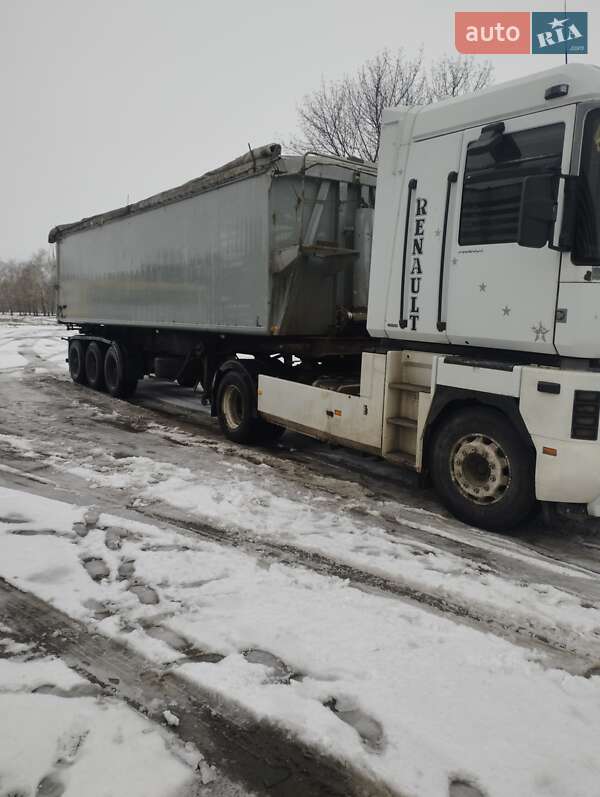 Тягач Renault Magnum 2004 в Лубнах