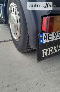 Тягач Renault Magnum 2002 в 