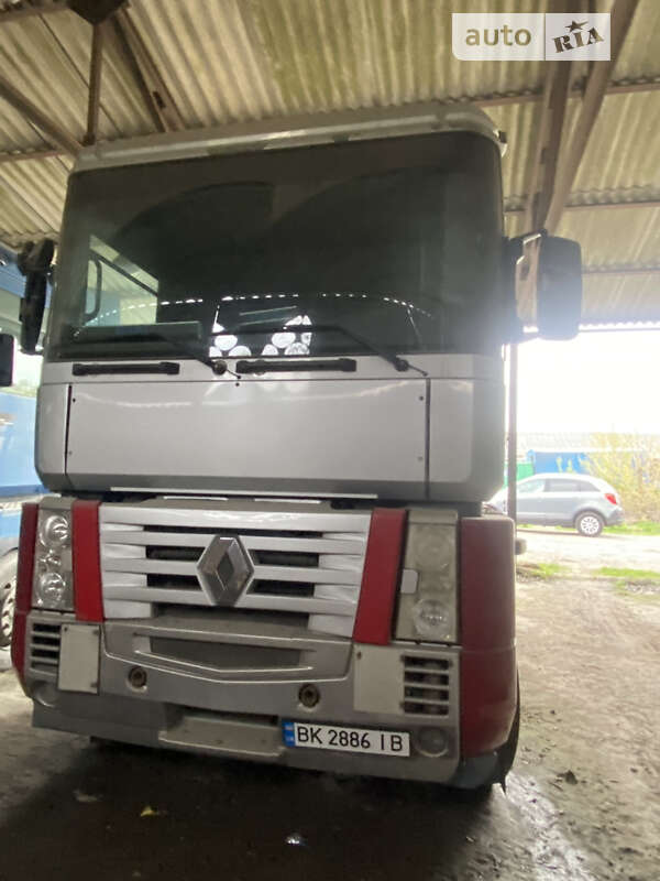 Тягач Renault Magnum 2003 в Кореці