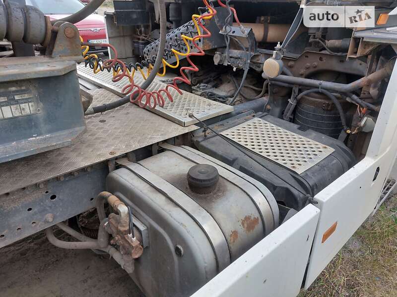 Тягач Renault Magnum 2004 в Золочеве