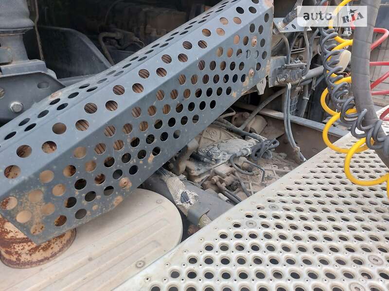 Тягач Renault Magnum 2004 в Золочеве