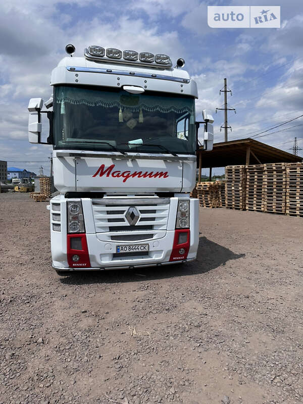 Тягач Renault Magnum 2011 в Иршаве
