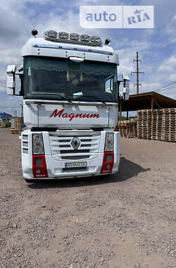 Тягач Renault Magnum 2011 в 