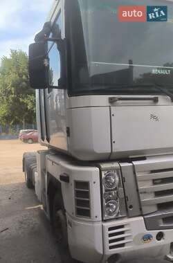 Тягач Renault Magnum 2001 в 