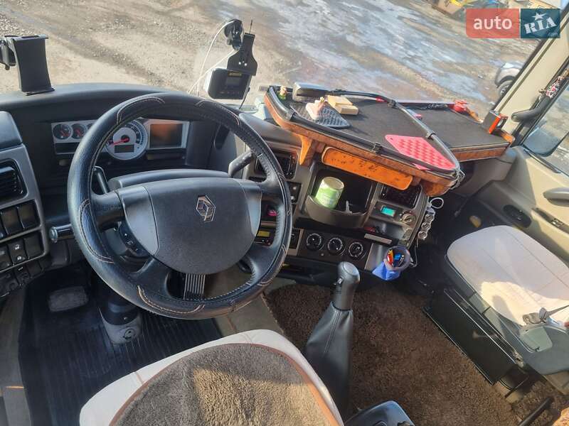 Тягач Renault Magnum 2009 в Смеле