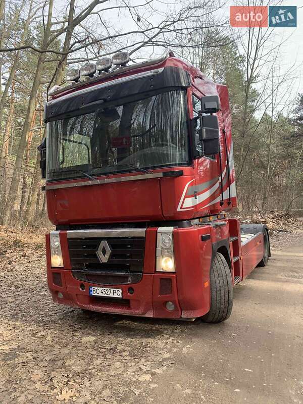 Тягач Renault Magnum 2011 в Львові
