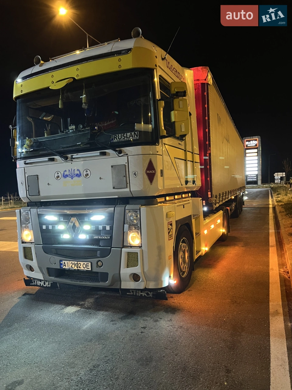 Продається комплектом.Напівпричіп KOEGEL -2008 року.Резина по кругу на тягачі та напівпричипі нова.В комплекті з машиною йде все,мясорубка,ремені кріплення вантажу,кухонний ящик під причіпом,ящик для інструменту,рукомийник на 30 літрів,газовий балон,та багато інших потрібних дрібничок.Електро під'єм кабіни.Встановлено перетворювач 24/220-міцністю 2,5КВ.Нові АКБ,тільки замінені.01.12.2025 проведено ТО,Замінено масло,фільтри,задні гальмівні диски та колодки .Всі питання по телефону. ТОРГ.Телефонуйте-ДОМОВИМОСЬ !!!
Увага потенційних покупців-АВТО з'явилось на інших інтернетресурсах за нижчою ціною-БУДЬТЕ ОБЕРЕЖНІ .Я власник,і подавав об'яву тільки на АВТОРІА!!! 