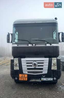 Тягач Renault Magnum 2003 в Долині