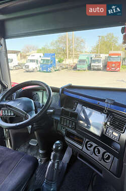 Тягач Renault Magnum 2000 в 